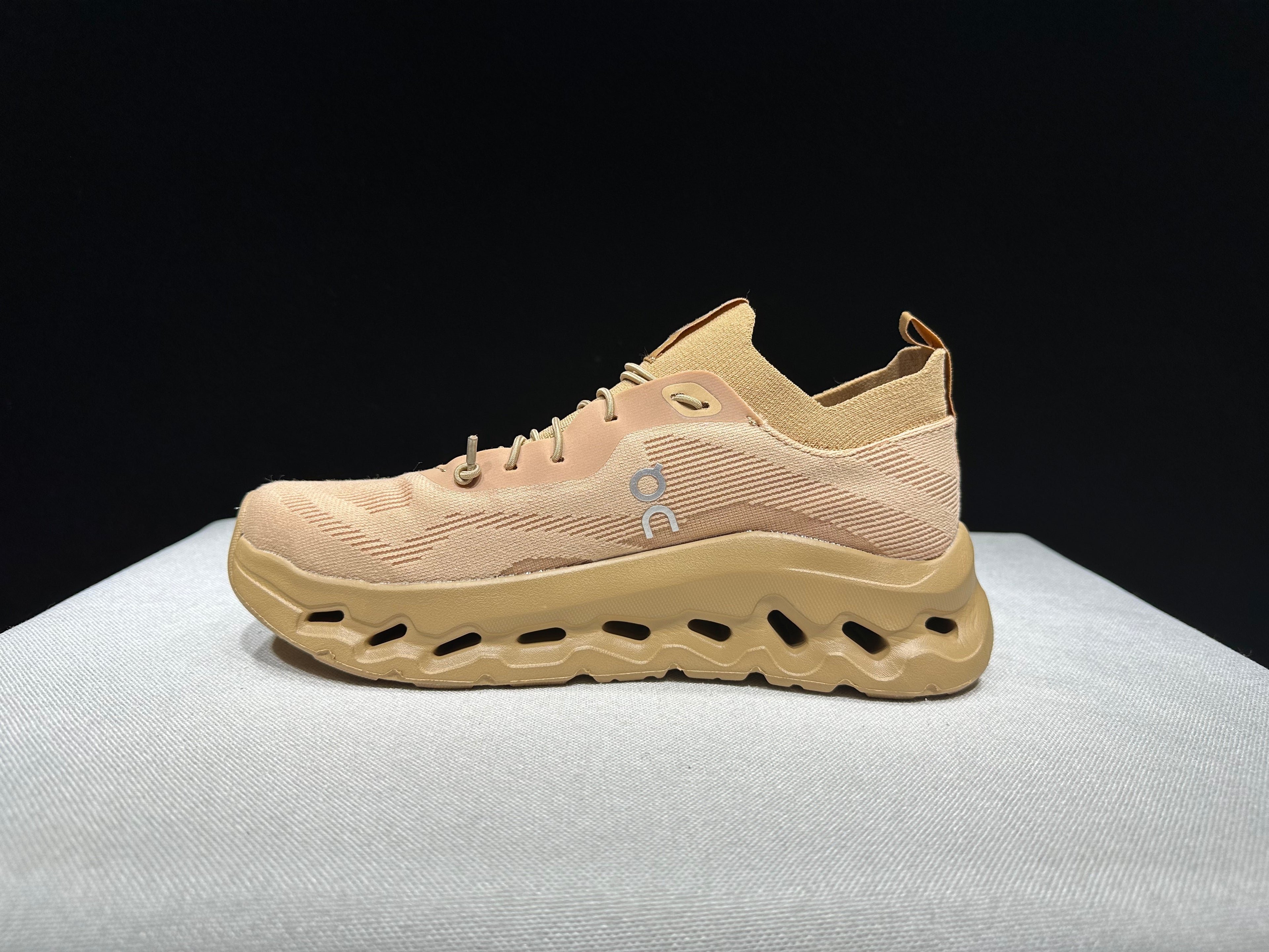 ON - Cloudtilt x Loewe 'Dark Sand'
