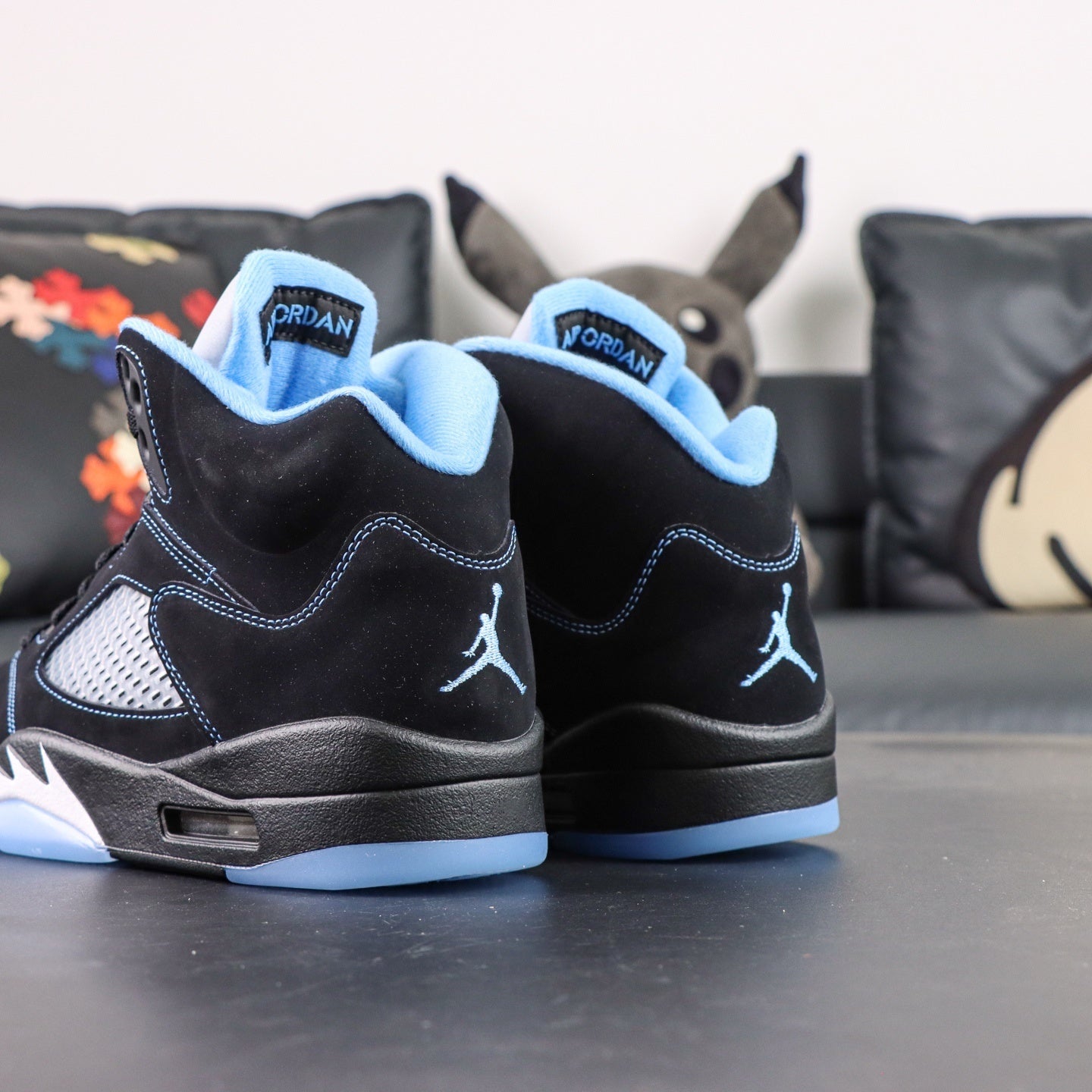 Jordan 5 'Black Carolina'