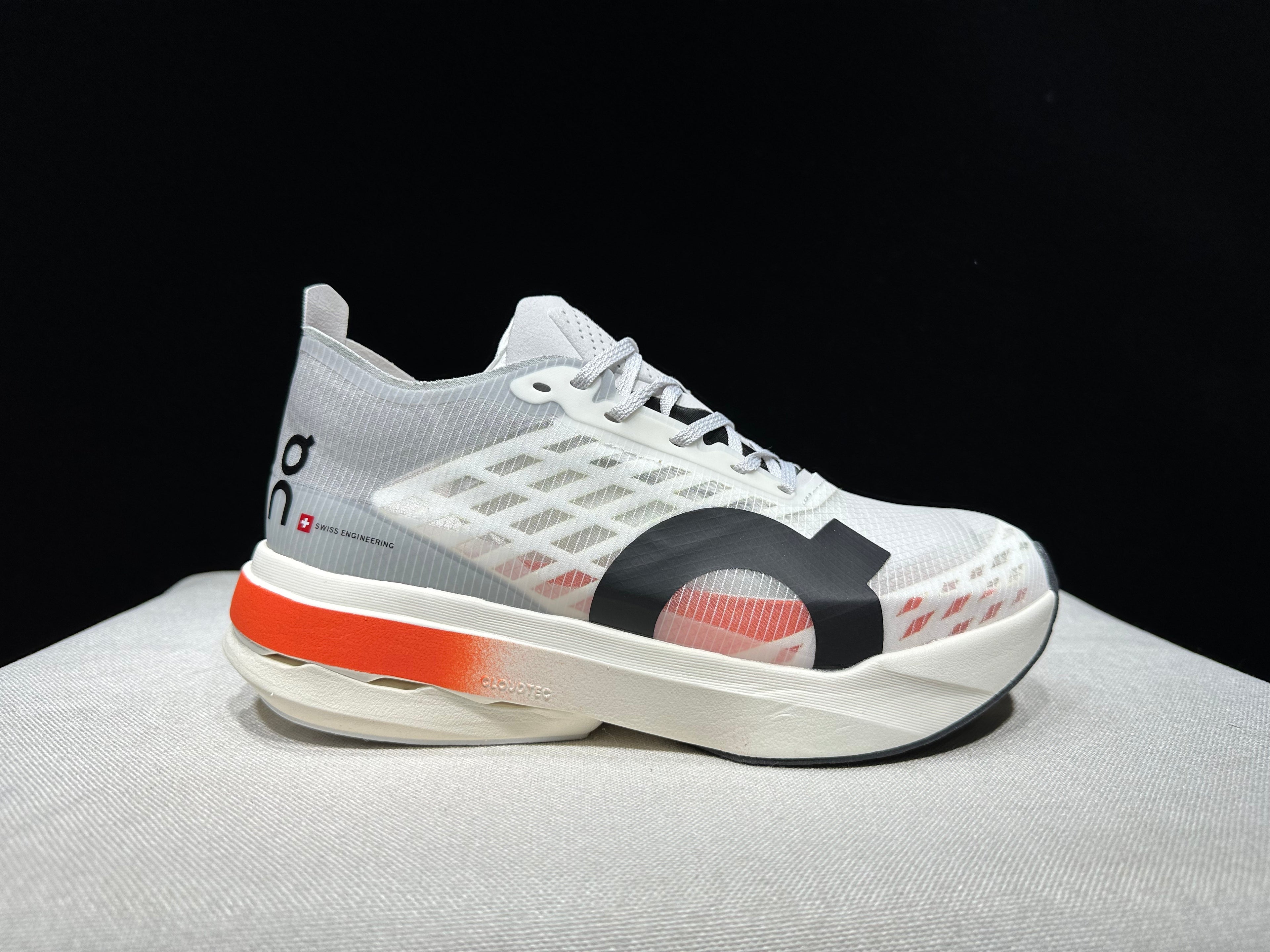 ON - Cloudboom Strike 'White | Black'
