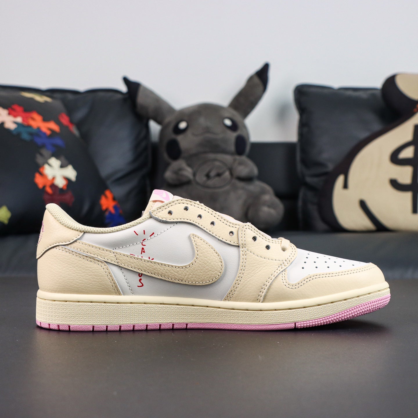 Jordan 1 Low OG x Travis Scott 'Shy Pink'