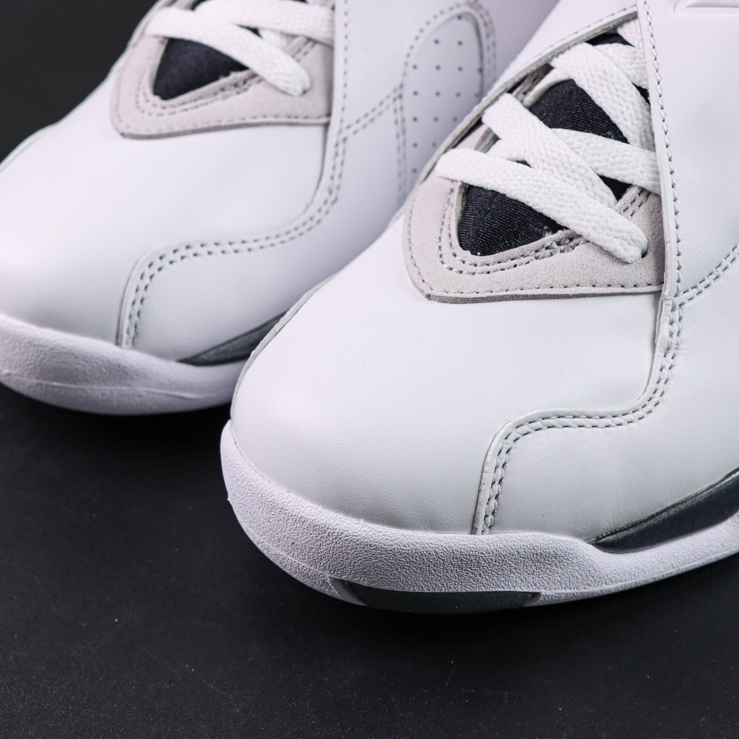 Jordan 8 'Bugs Bunny' 2025