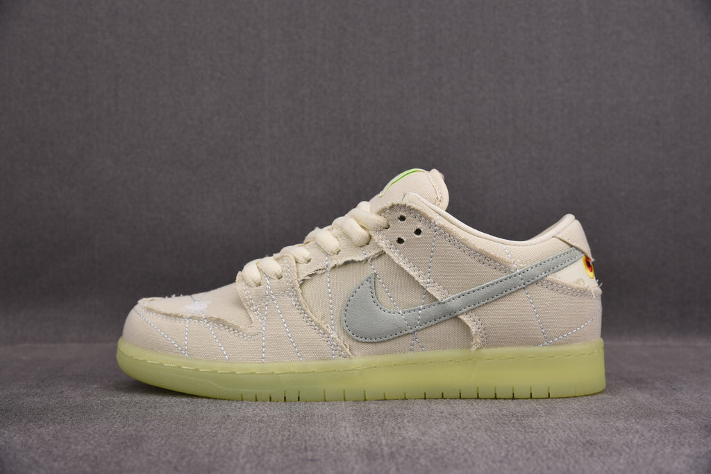 Nike SB Dunk  Low "Mummy"