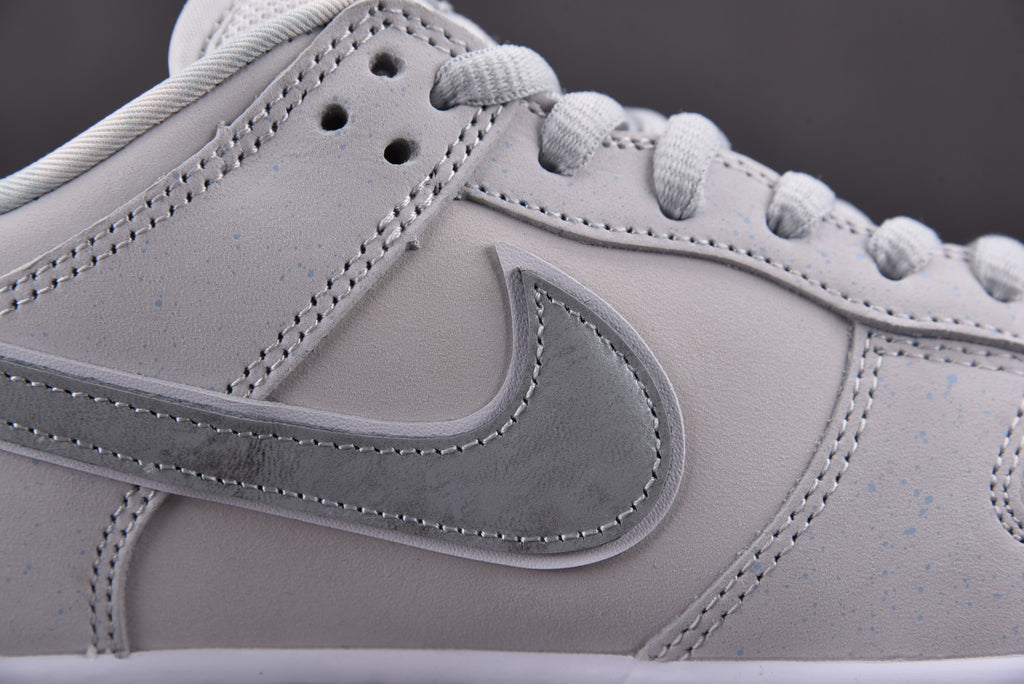 Nike SB Dunk  Low "White Lobster"