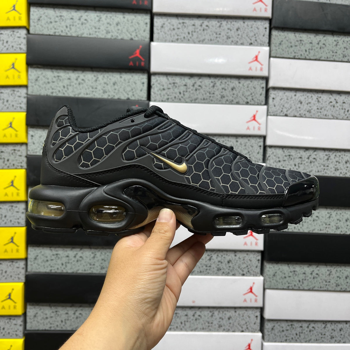 NIKE AIR MAX PLUS Black Honey