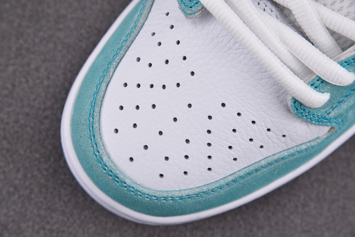Nike SB Dunk  Low  April Skateboards