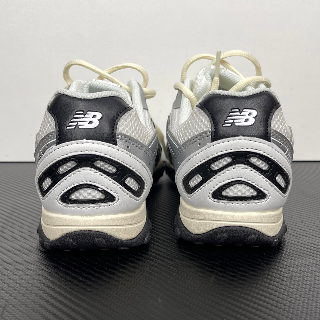 New Balance 204L Silver Metallic Black
