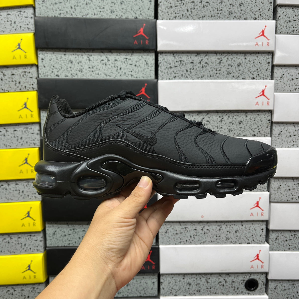NIKE AIR MAX PLUS Triple BLACK