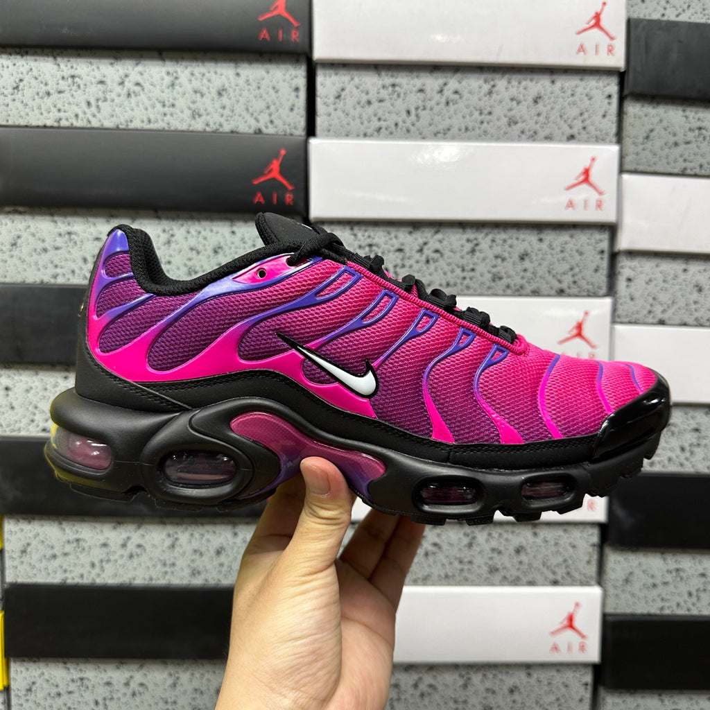 NIKE AIR MAX PLUS Rebellious Air Fireberry