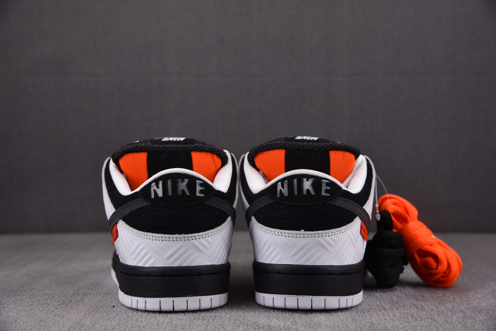 Nike SB Dunk  Low pro  x TIGHTBOOTH "Black and White"