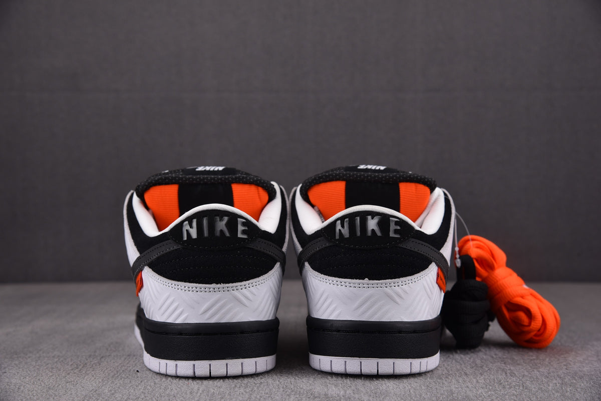 Nike SB Dunk  Low pro  x TIGHTBOOTH "Black and White"