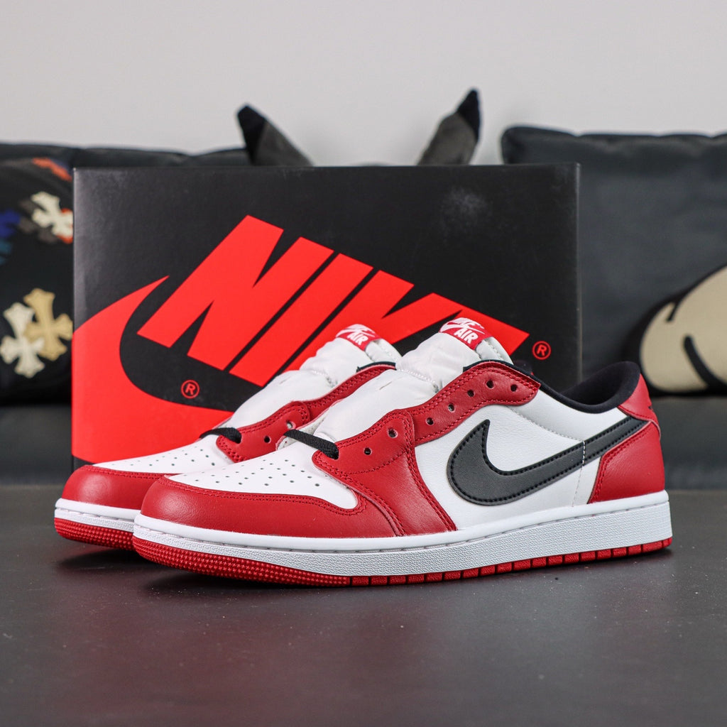 Jordan 1 Low OG 'Chicago'
