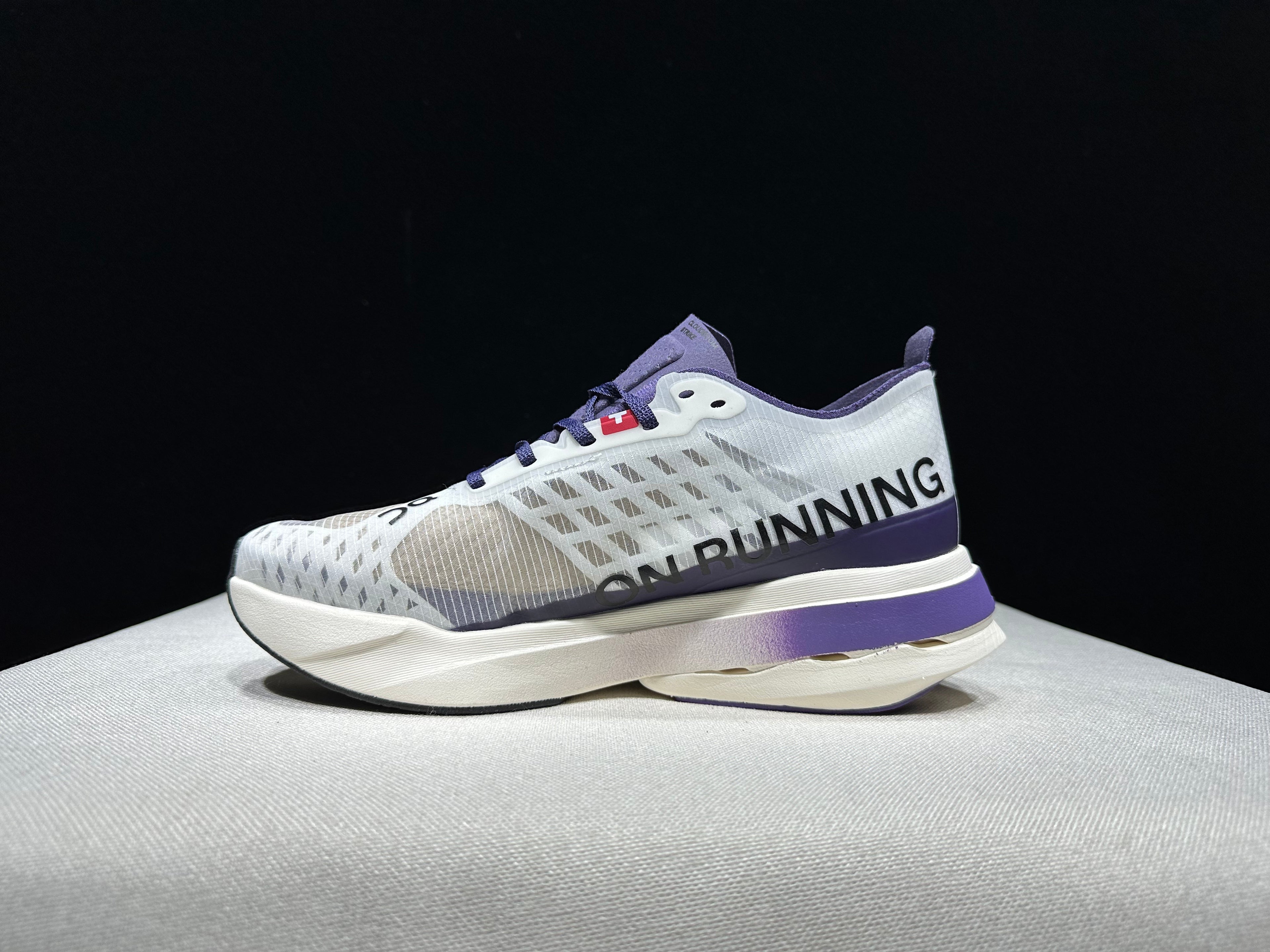 ON - Cloudboom Strike 'White | Purple'