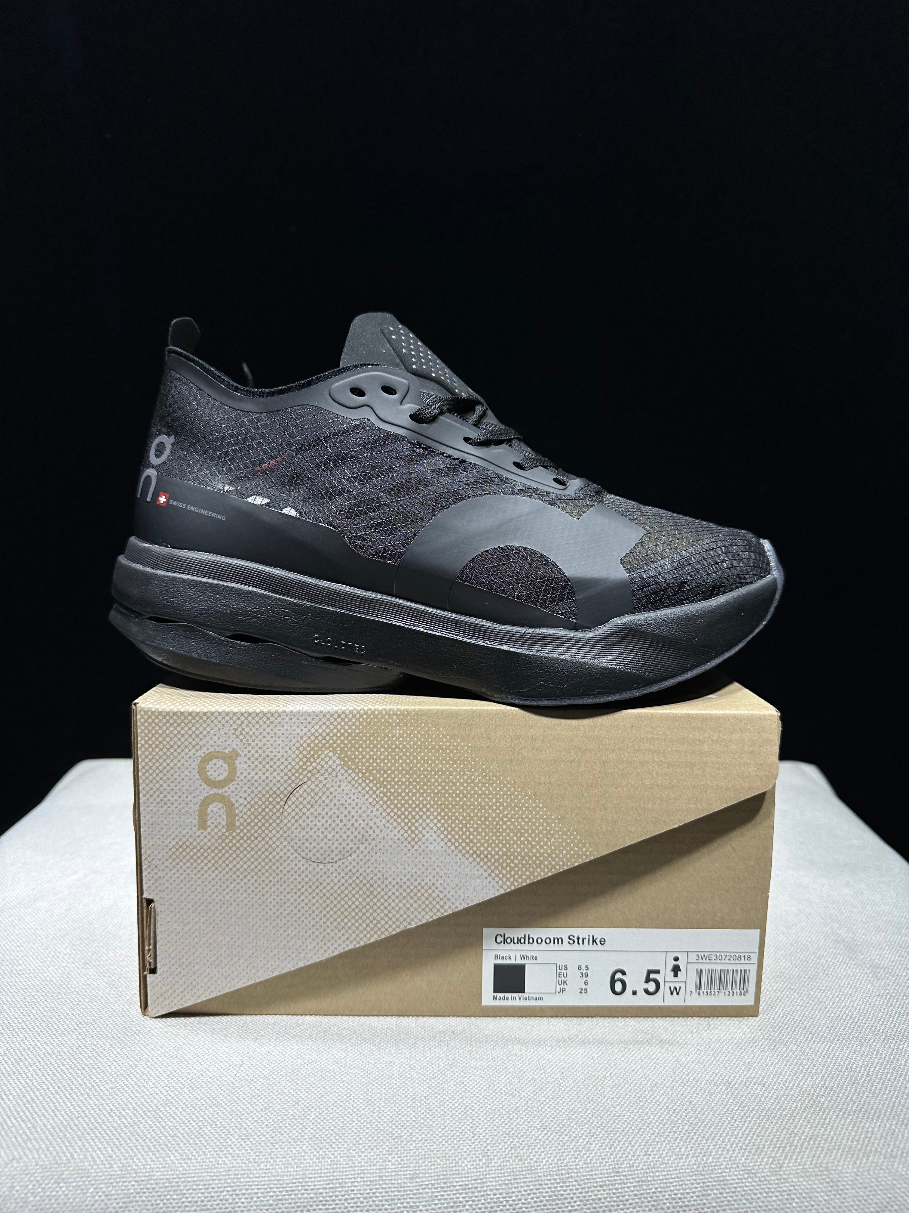 ON - Cloudboom Strike 'Black | Black'