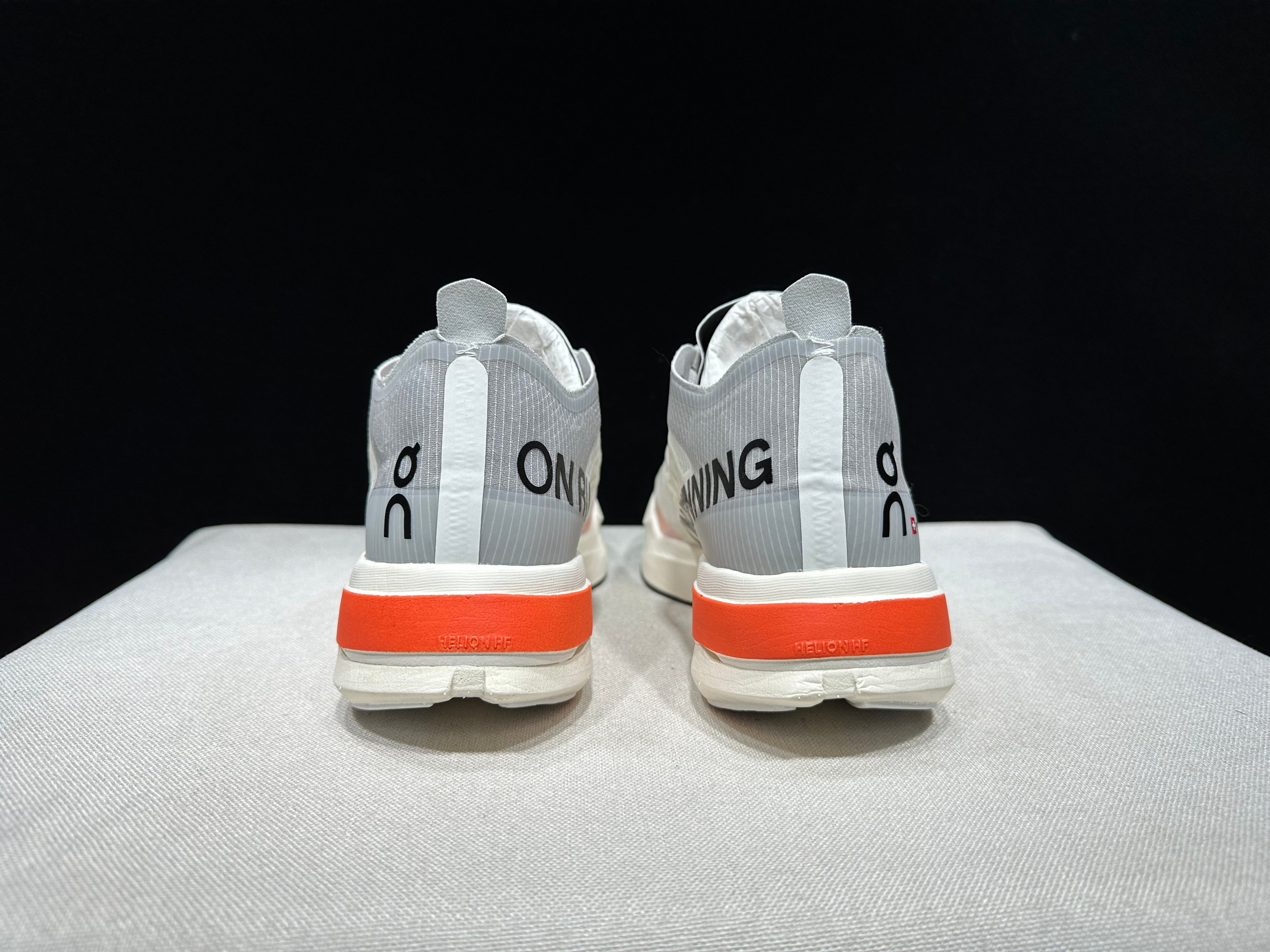 ON - Cloudboom Strike 'White | Black'