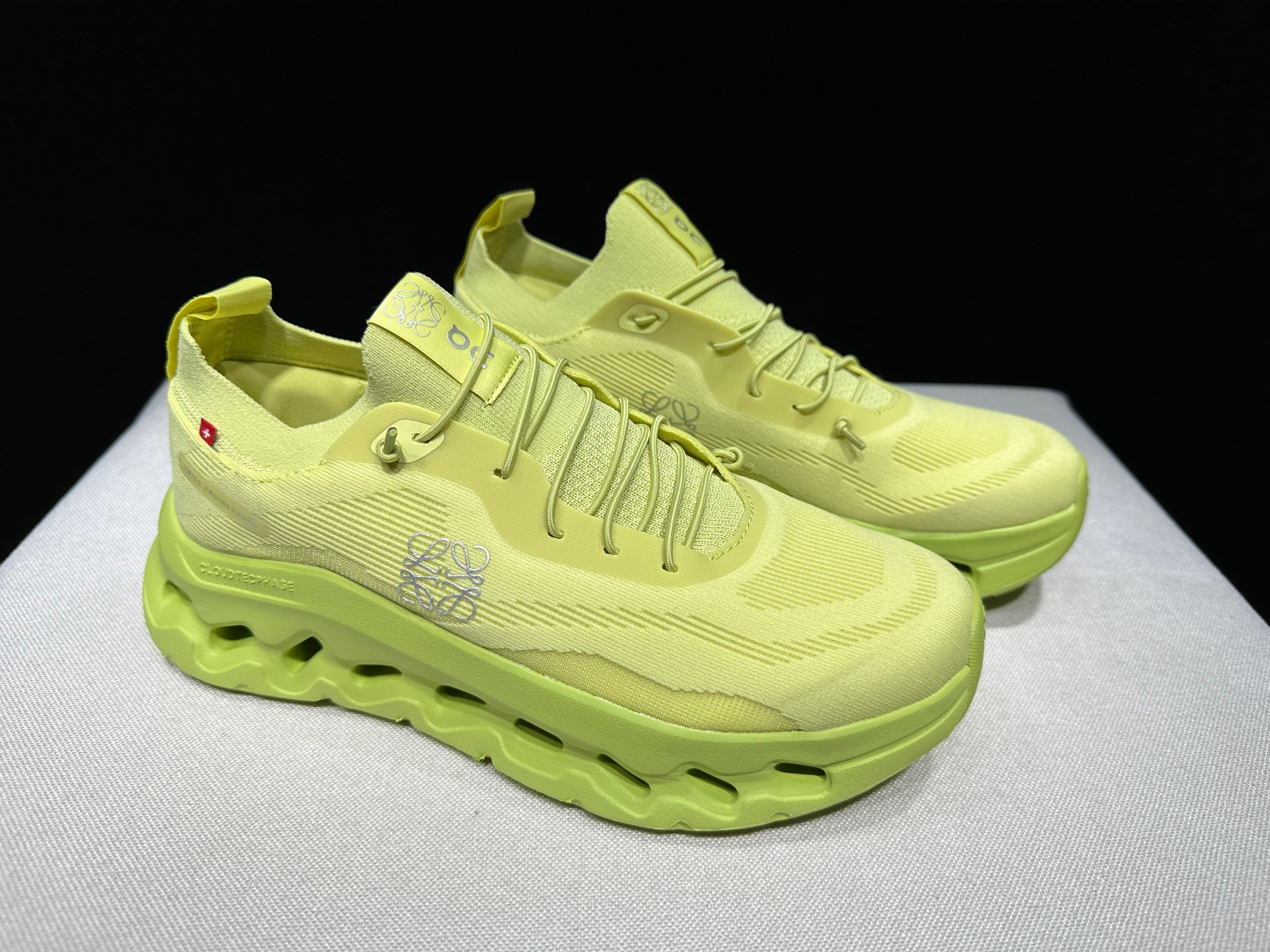 ON - Cloudtilt x Loewe 'Lime Green'