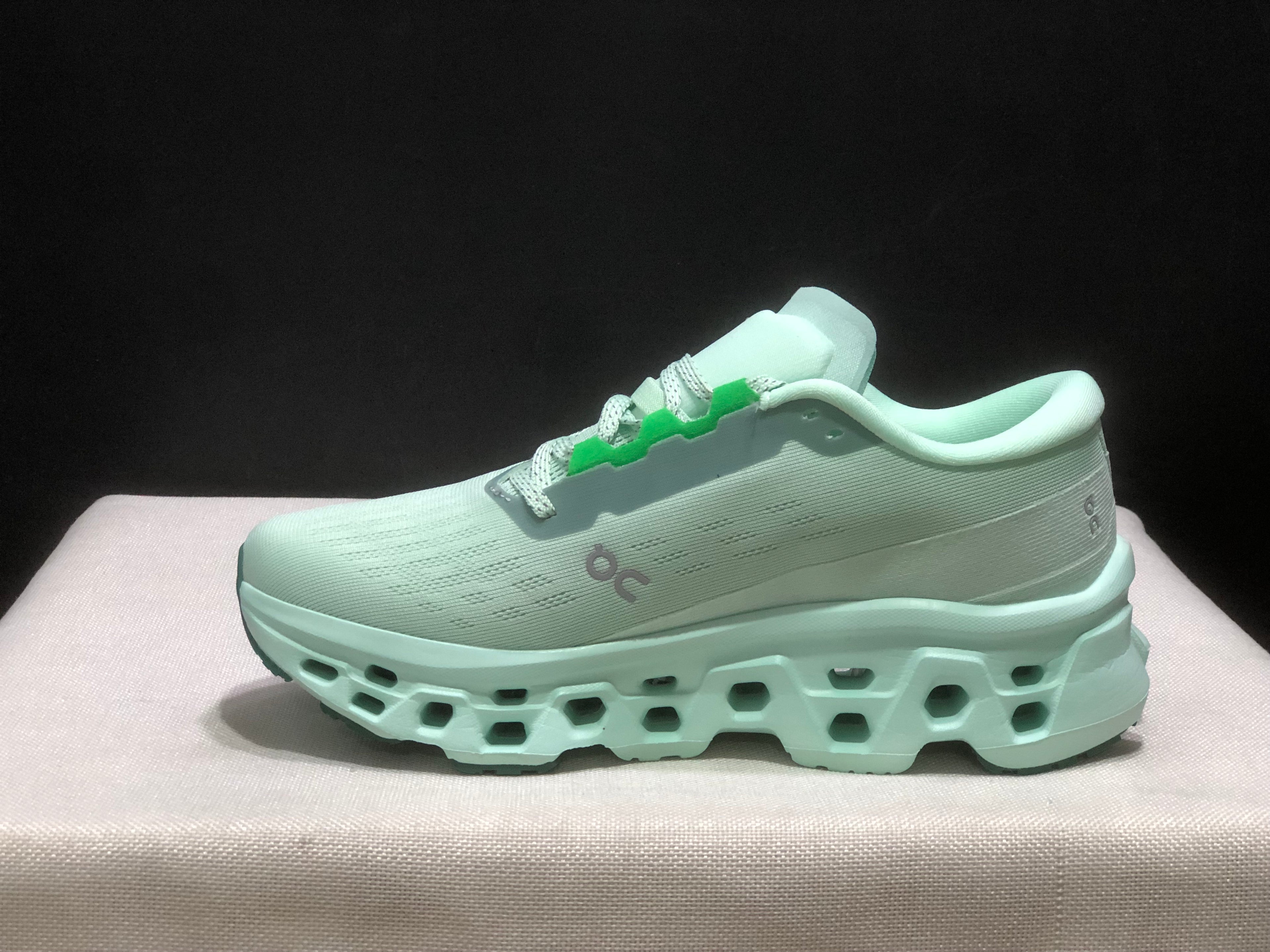 ON - Cloudmonster 3 'Brook | Flurry'