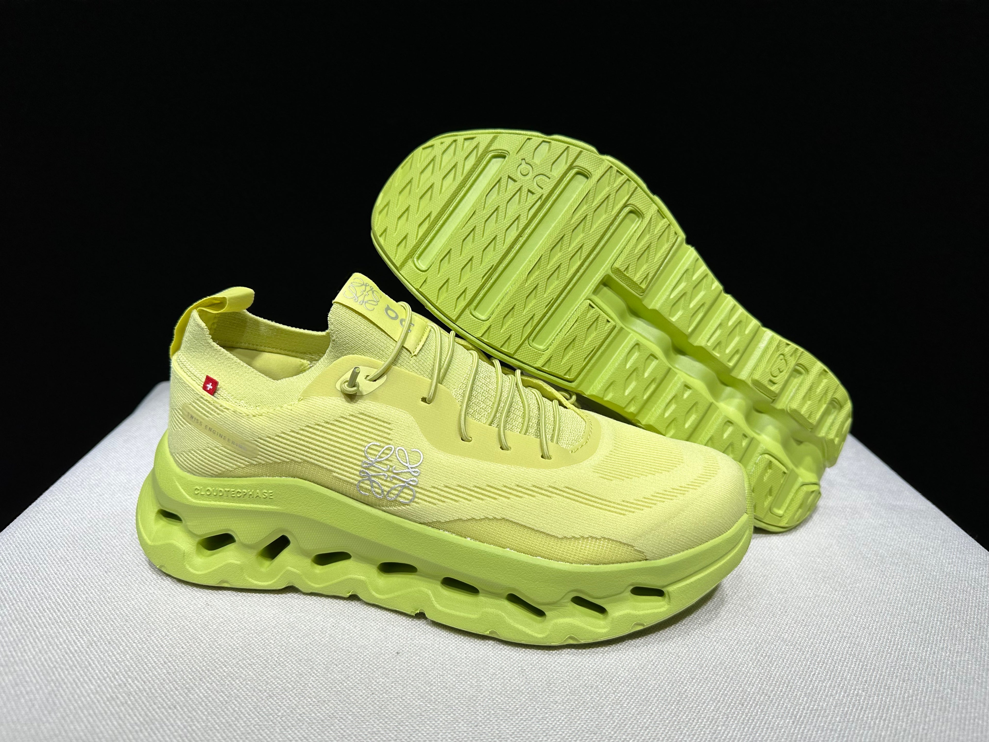 ON - Cloudtilt x Loewe 'Lime Green'