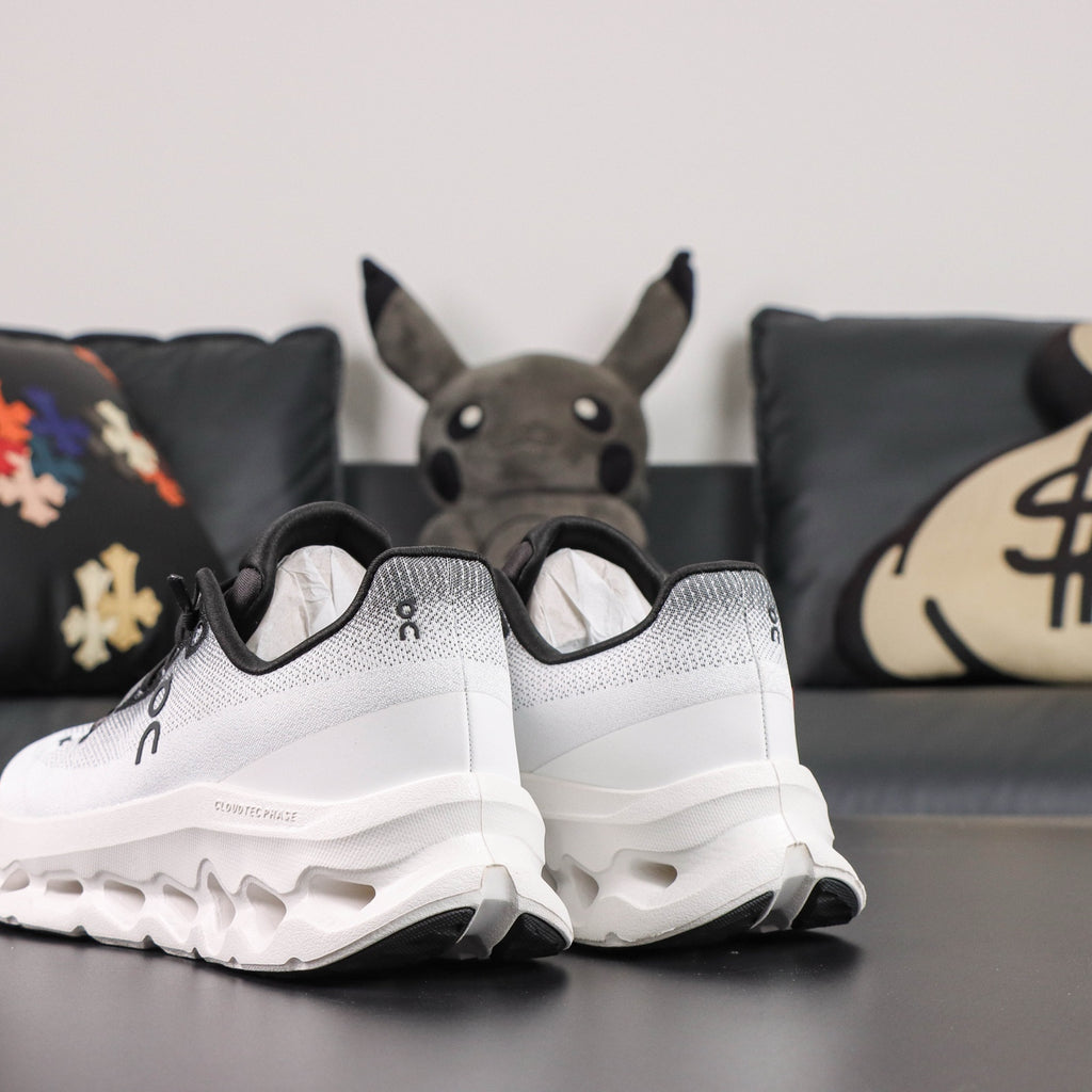 ON - CLOUDTIL Black Ivory