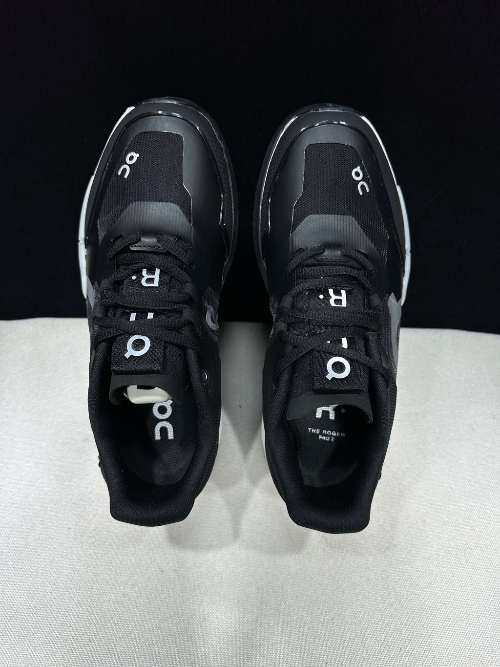 THE ROGER Pro 2 'Black | White'