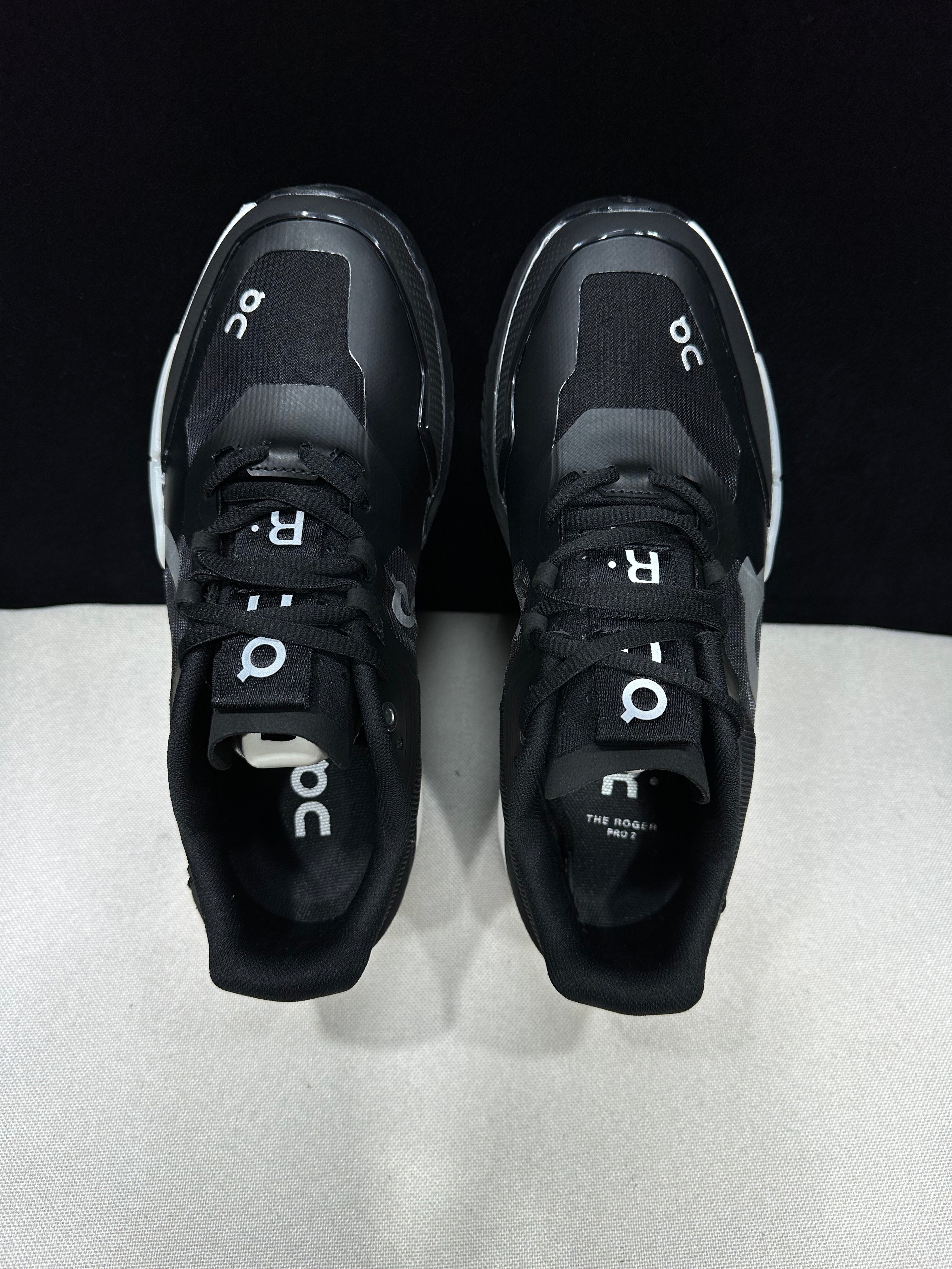 THE ROGER Pro 2 'Black | White'