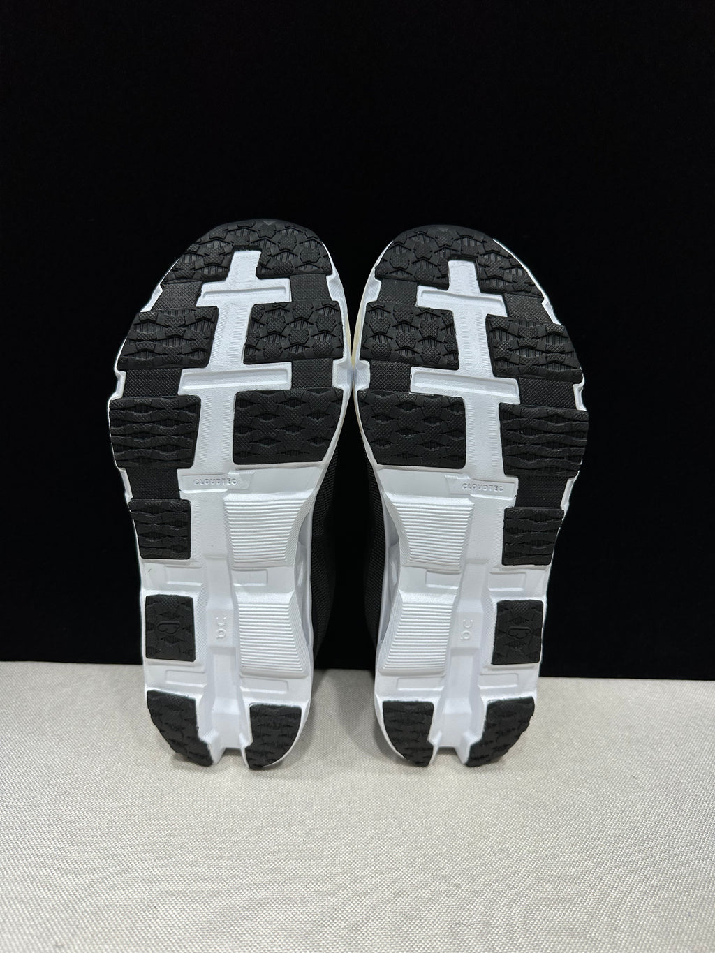 ON - Cloudmonster Hyper 'Black | White'