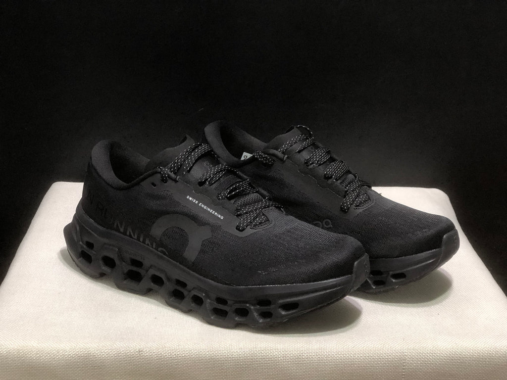 ON - Cloundmonster 3 'Black | Black'