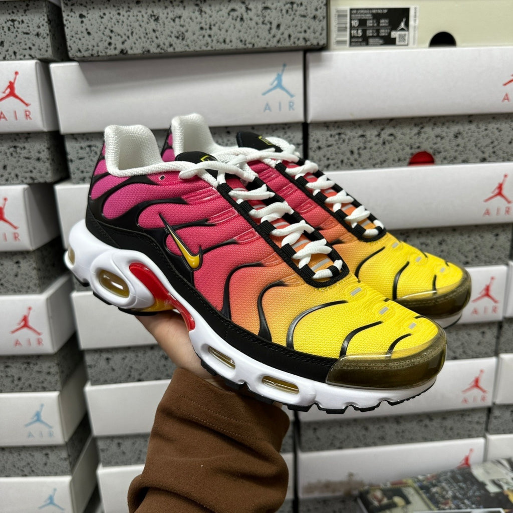 NIKE AIR MAX PLUS Yellow Pink Gradient