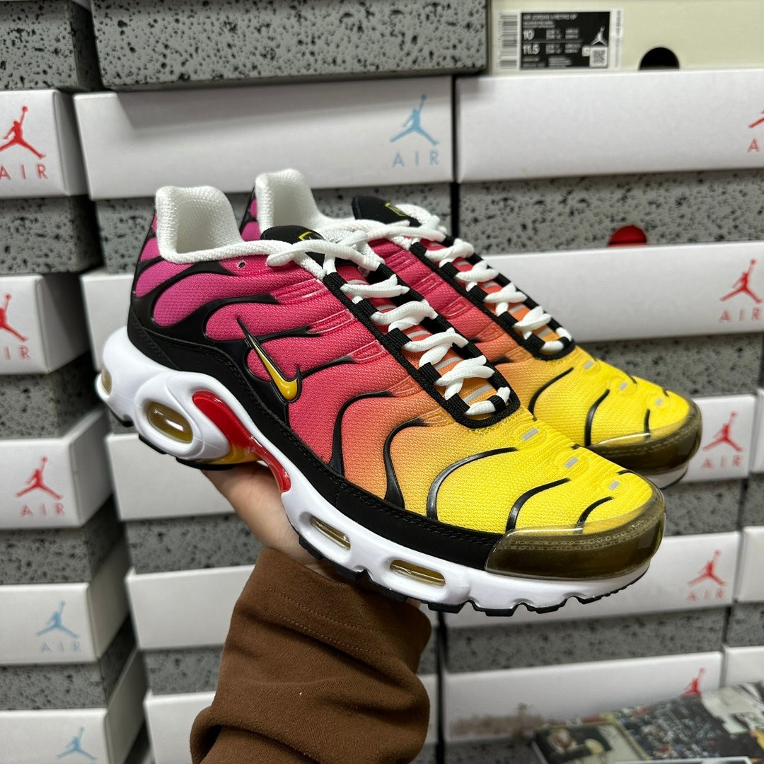 NIKE AIR MAX PLUS Yellow Pink Gradient