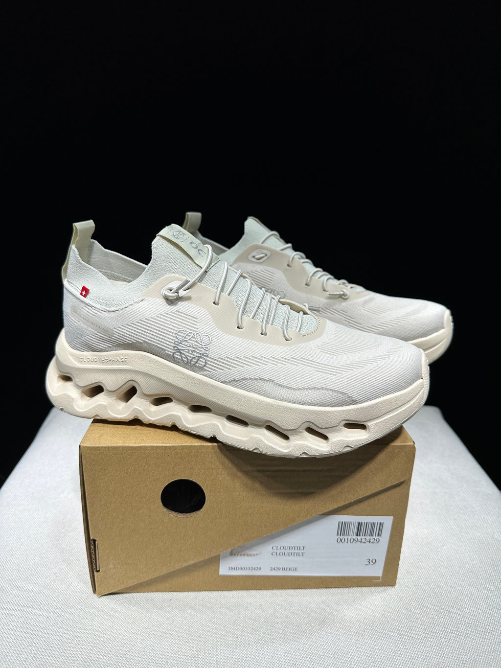 ON - Cloudtilt x Loewe 'Sand'