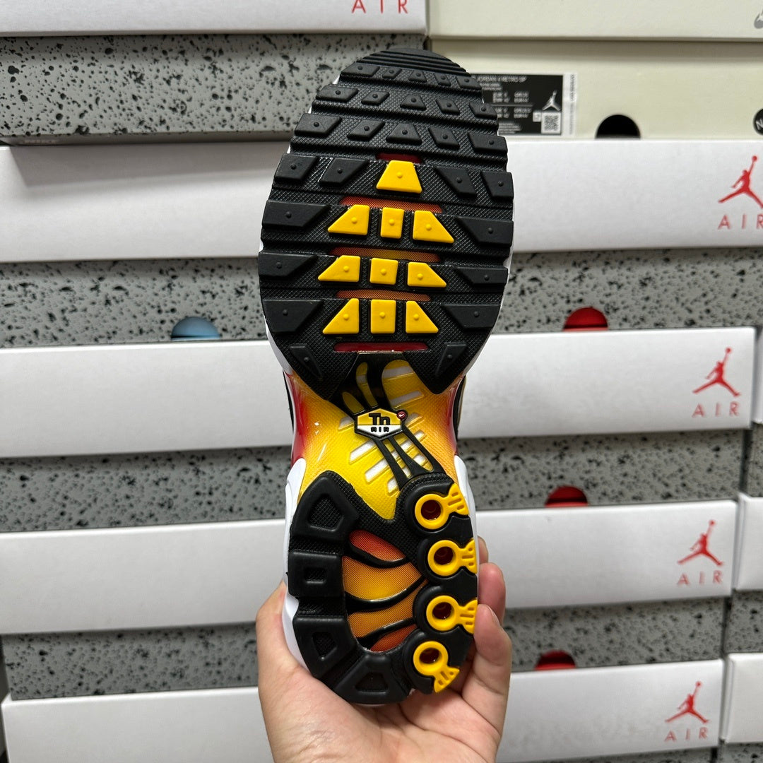 NIKE AIR MAX PLUS Yellow Pink Gradient