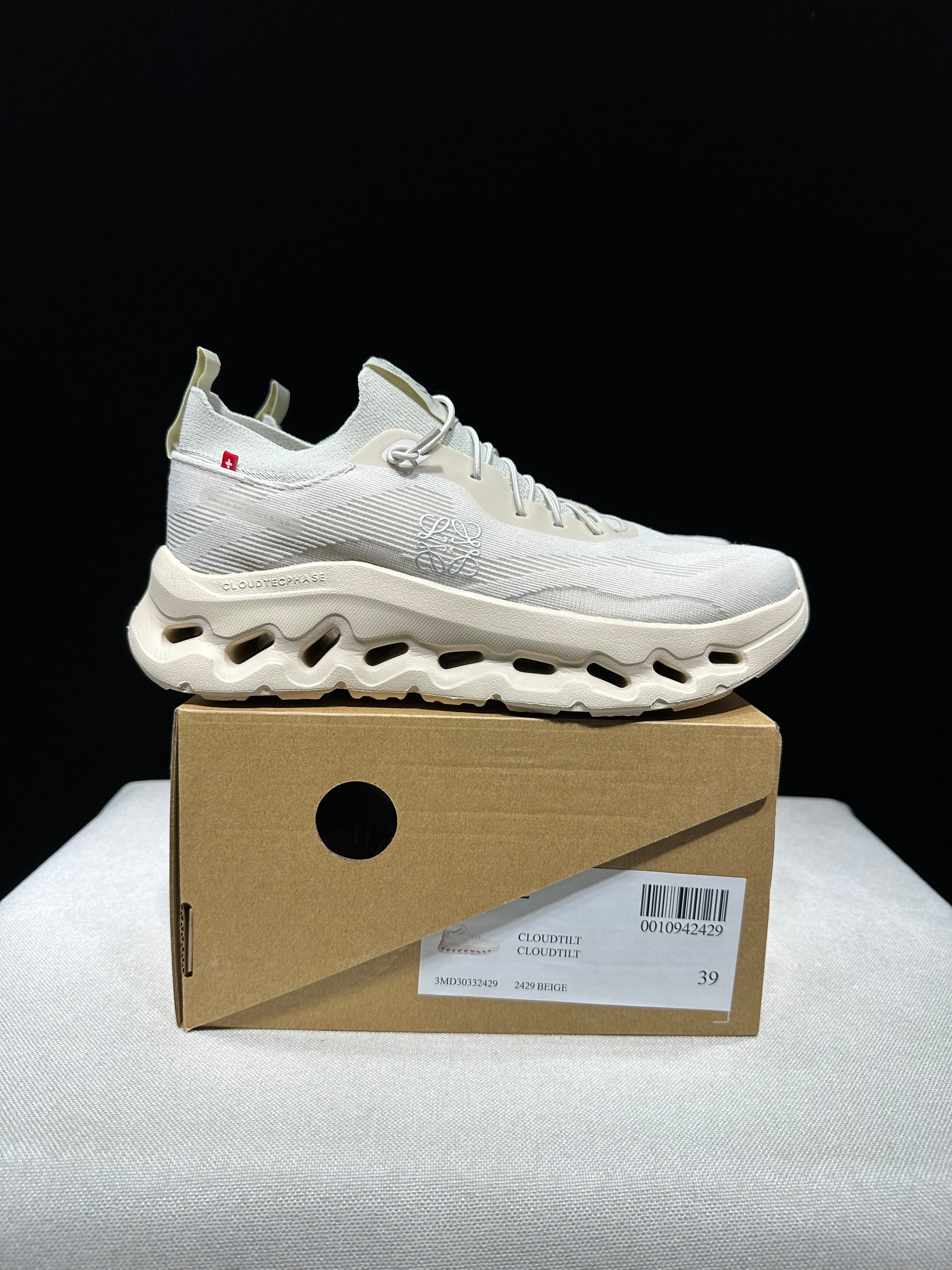 ON - Cloudtilt x Loewe 'Sand'