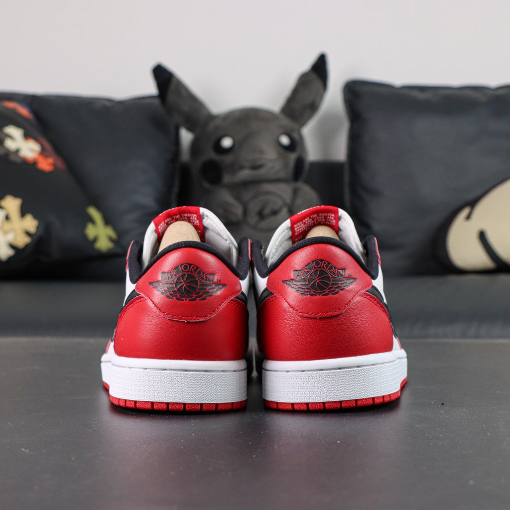 Jordan 1 Low OG 'Chicago'