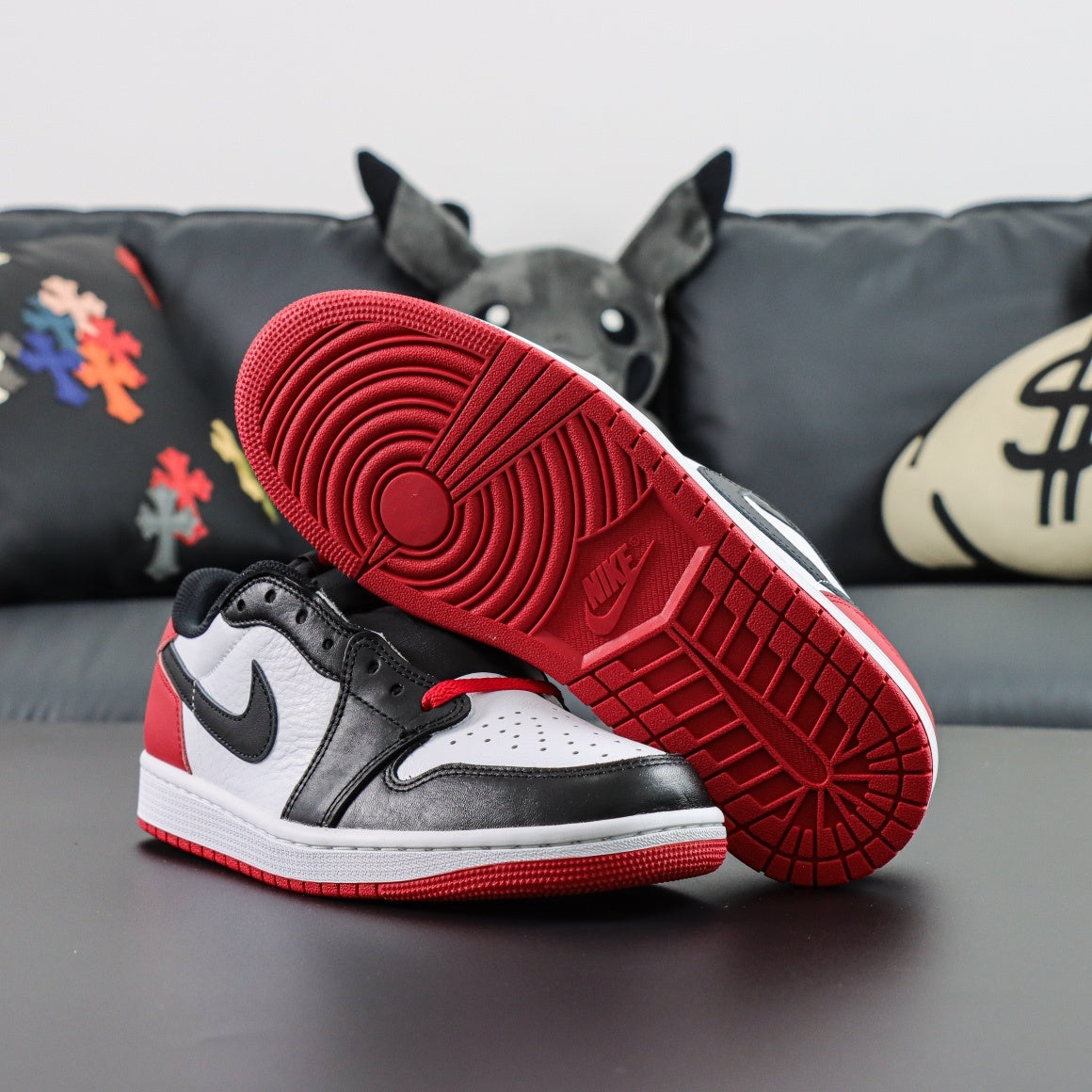 Jordan 1 Low OG 'Black Toe' 2023