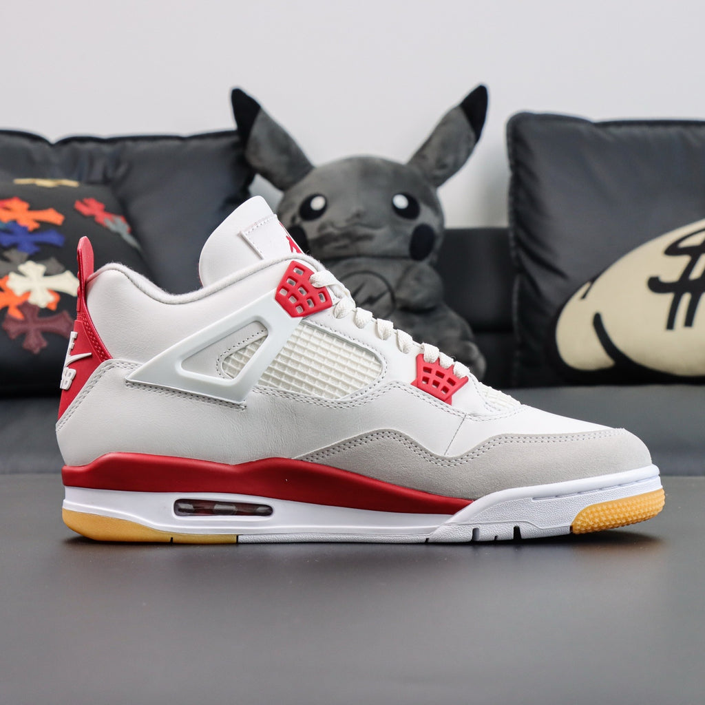 Jordan 4 x Nike SB "Varsity Red"