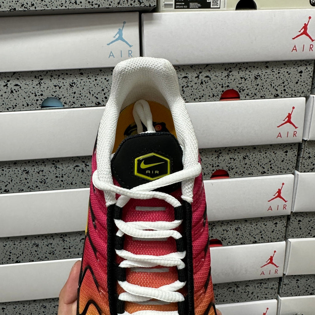 NIKE AIR MAX PLUS Yellow Pink Gradient