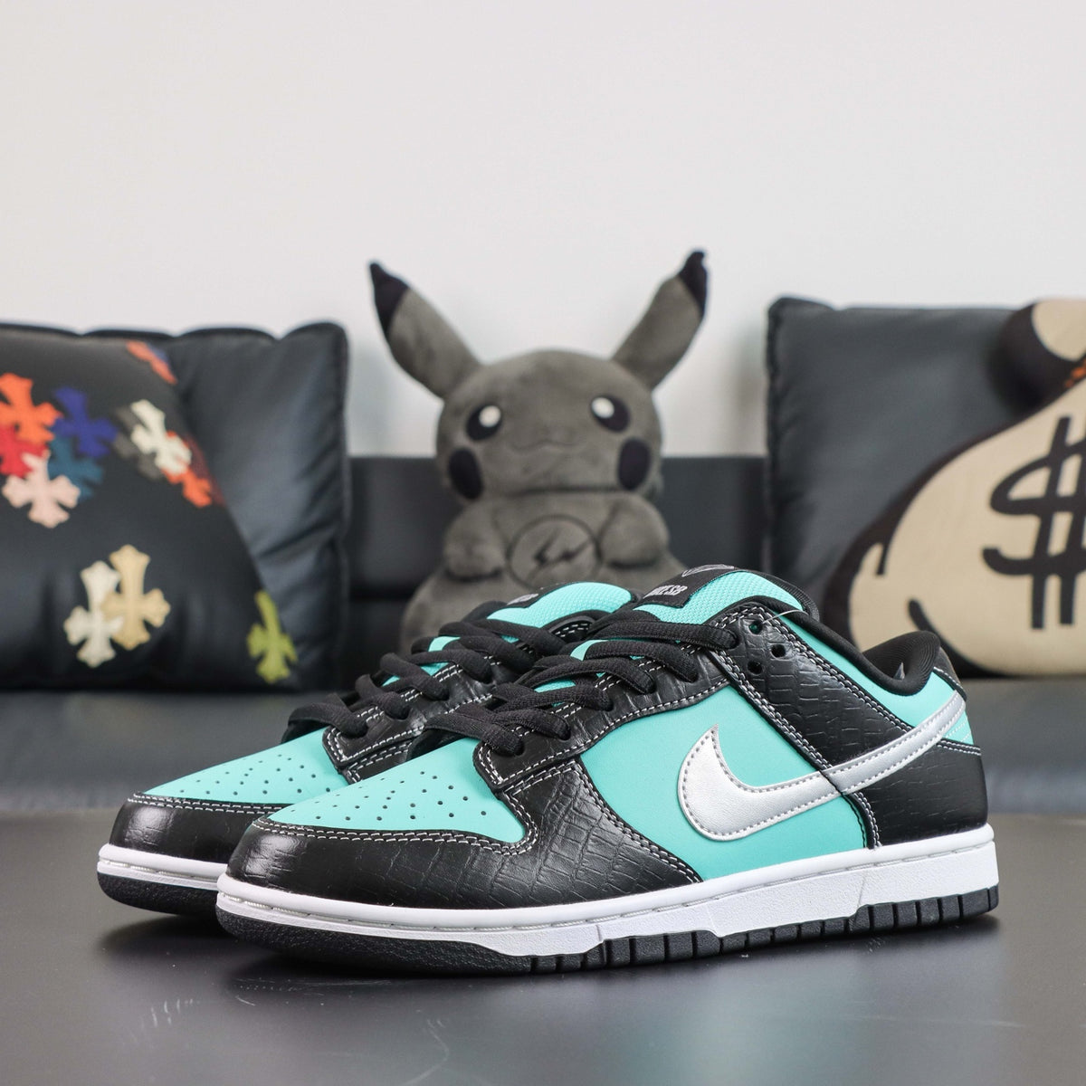 Nike SB Dunk Low Pro x Diamond Supply Co. "Tiffany"