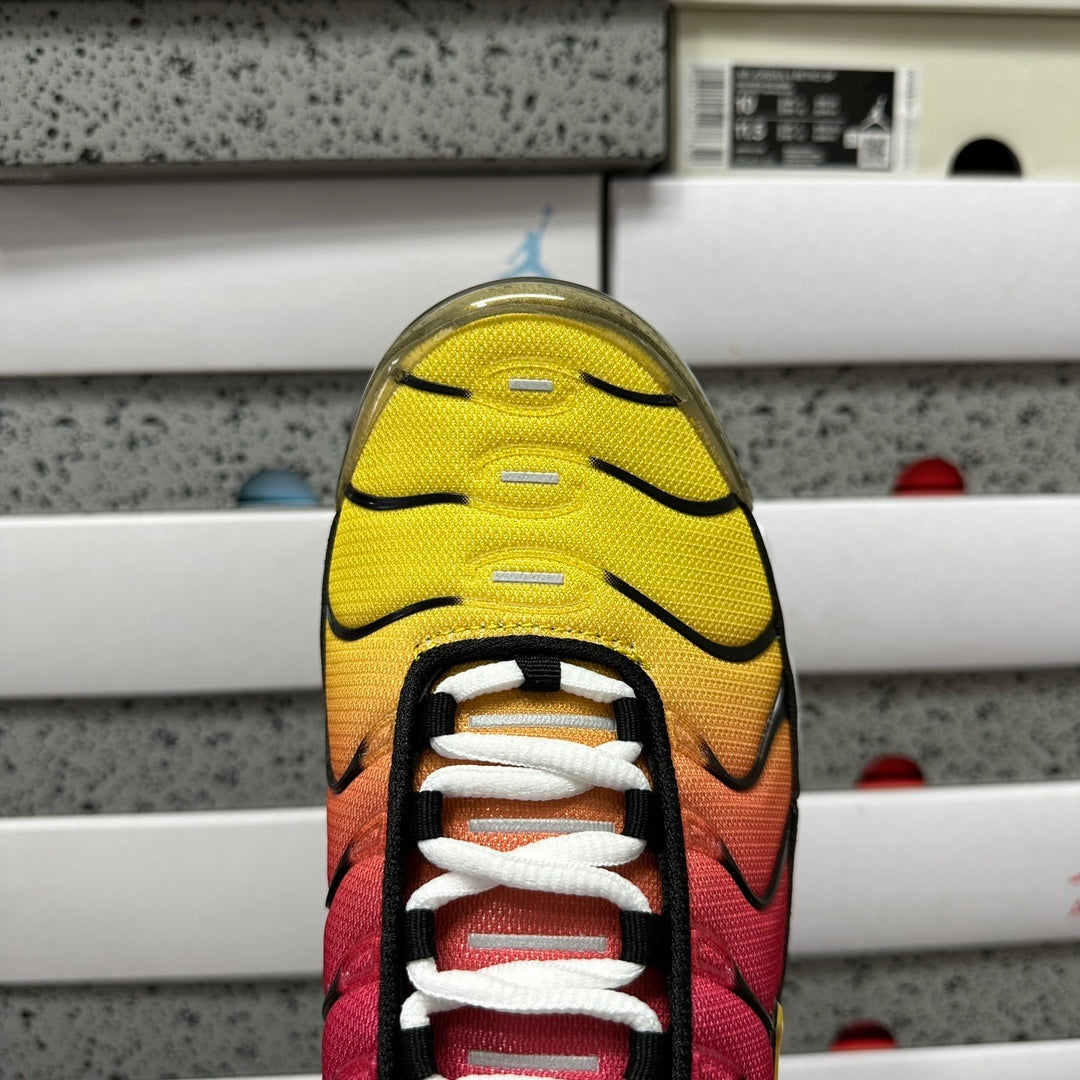NIKE AIR MAX PLUS Yellow Pink Gradient