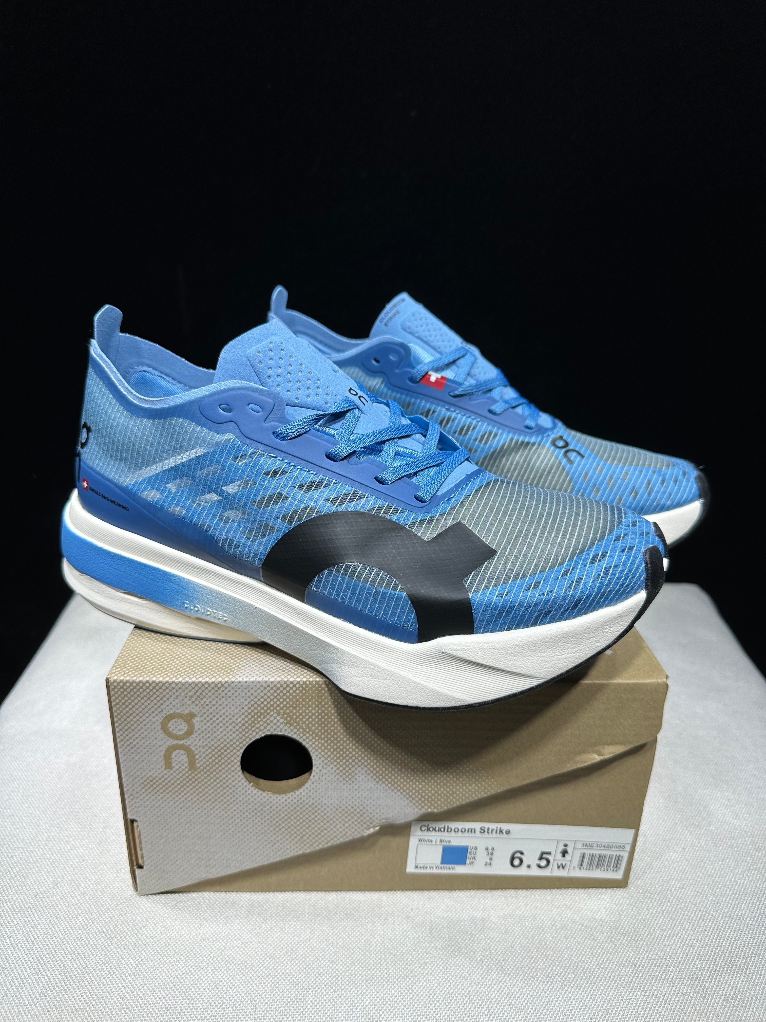ON - Cloudboom Strike 'White | Blue'