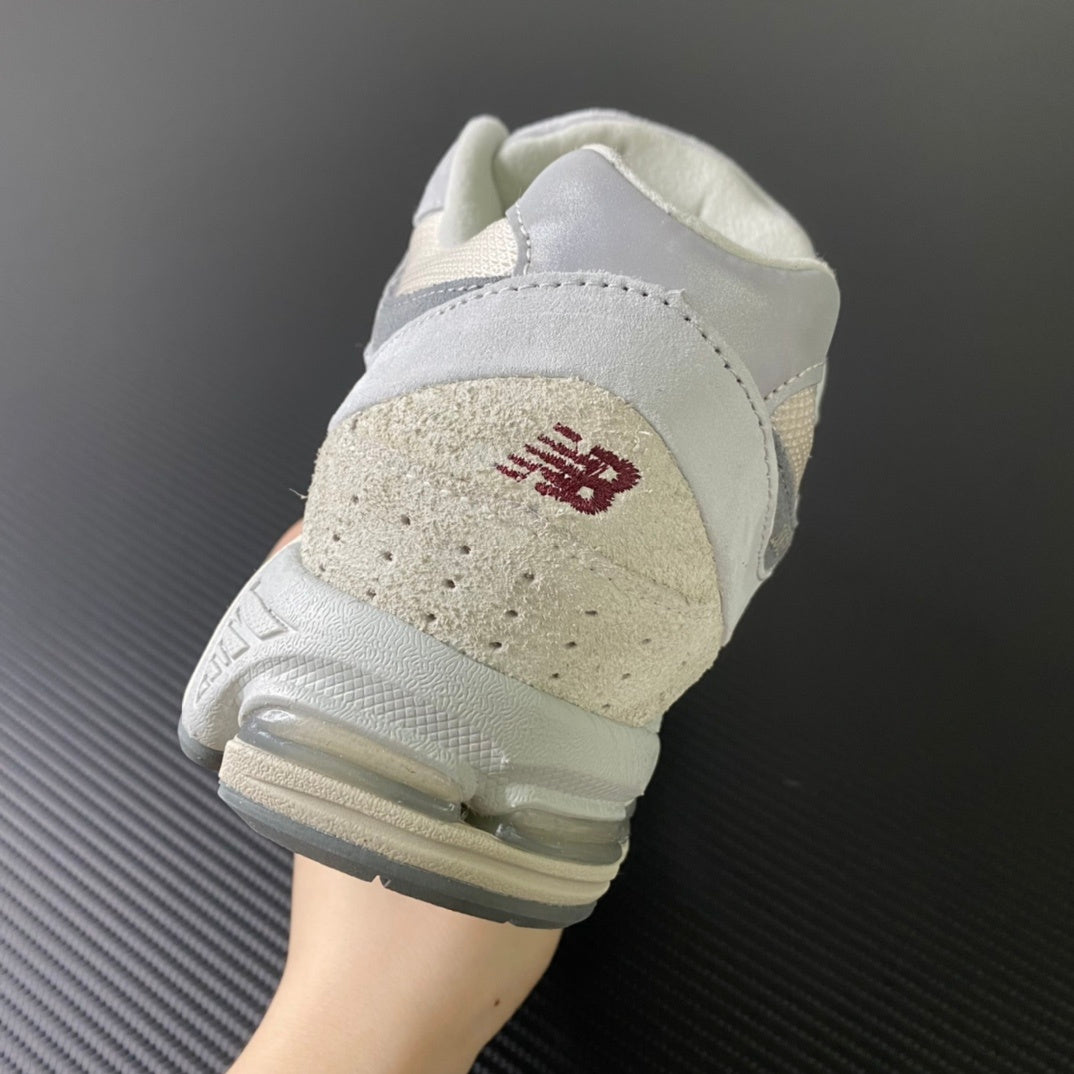 NEW BALANCE 2002R "Lunar New Year - Concrete"