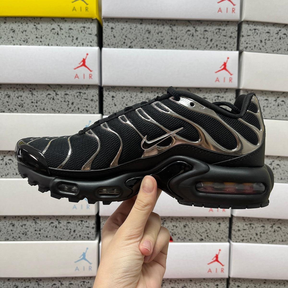 NIKE AIR MAX PLUS Black Chrome