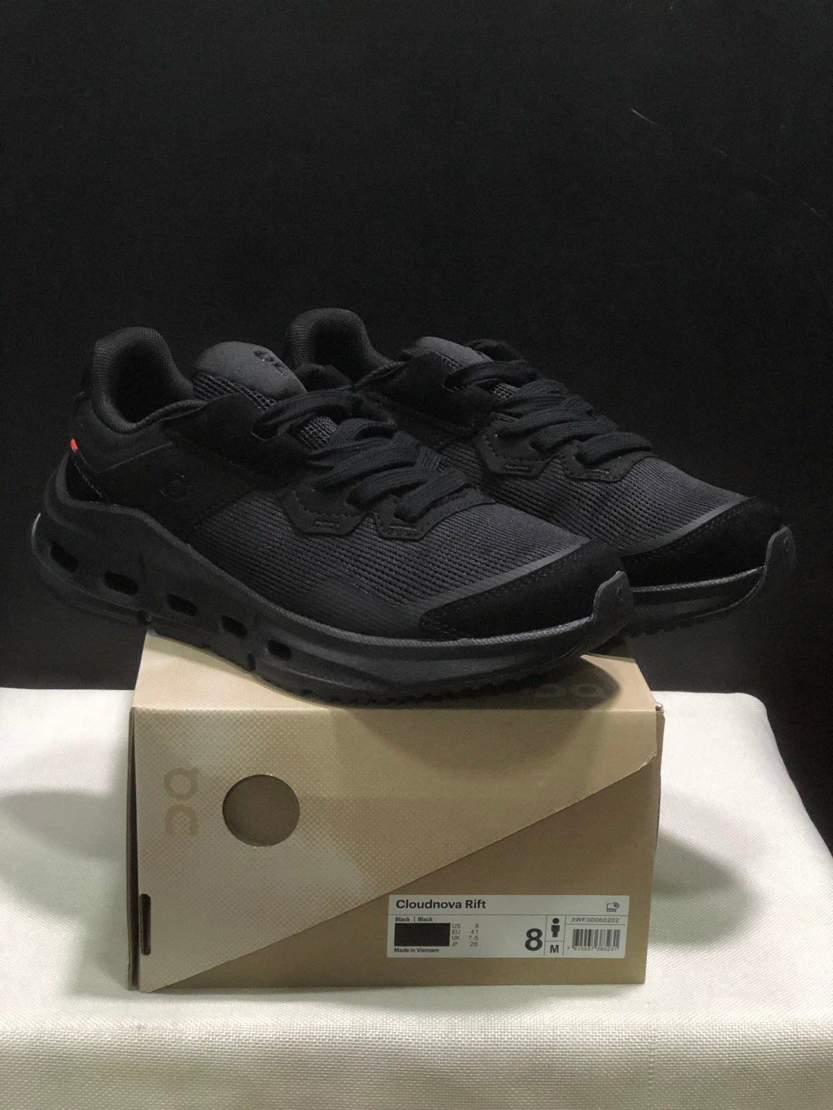 ON - CLOUDNOVA RIFT TRIPLE BLACK