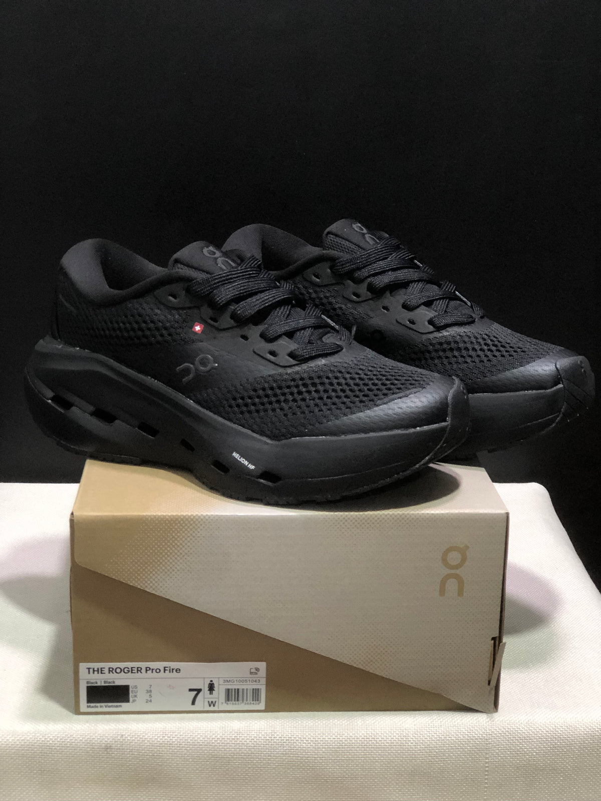 ON- Cloudrunner 3 Max Black
