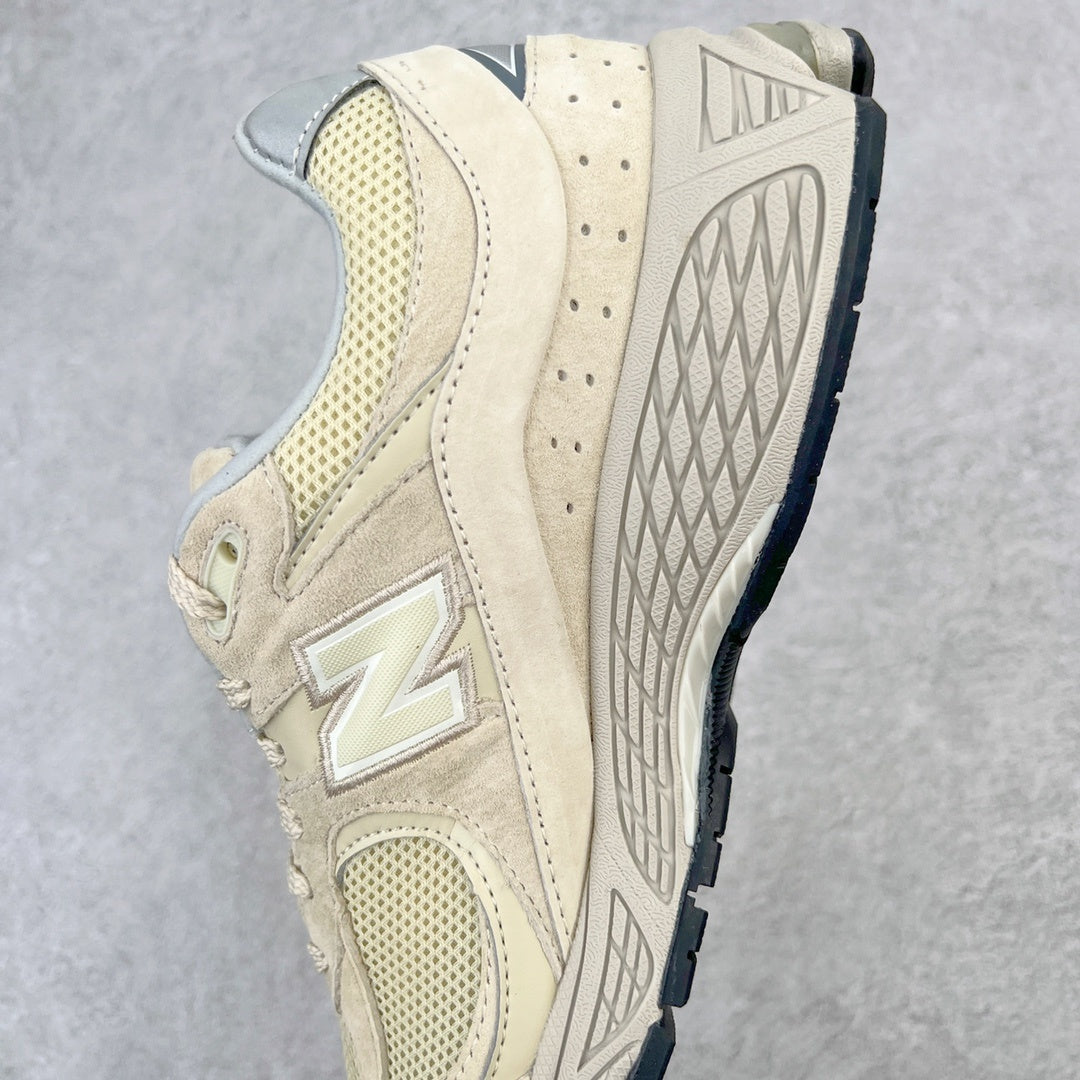 NEW BALANCE 2002R Bone Light Aluminum (or Calm Taupe / beige)