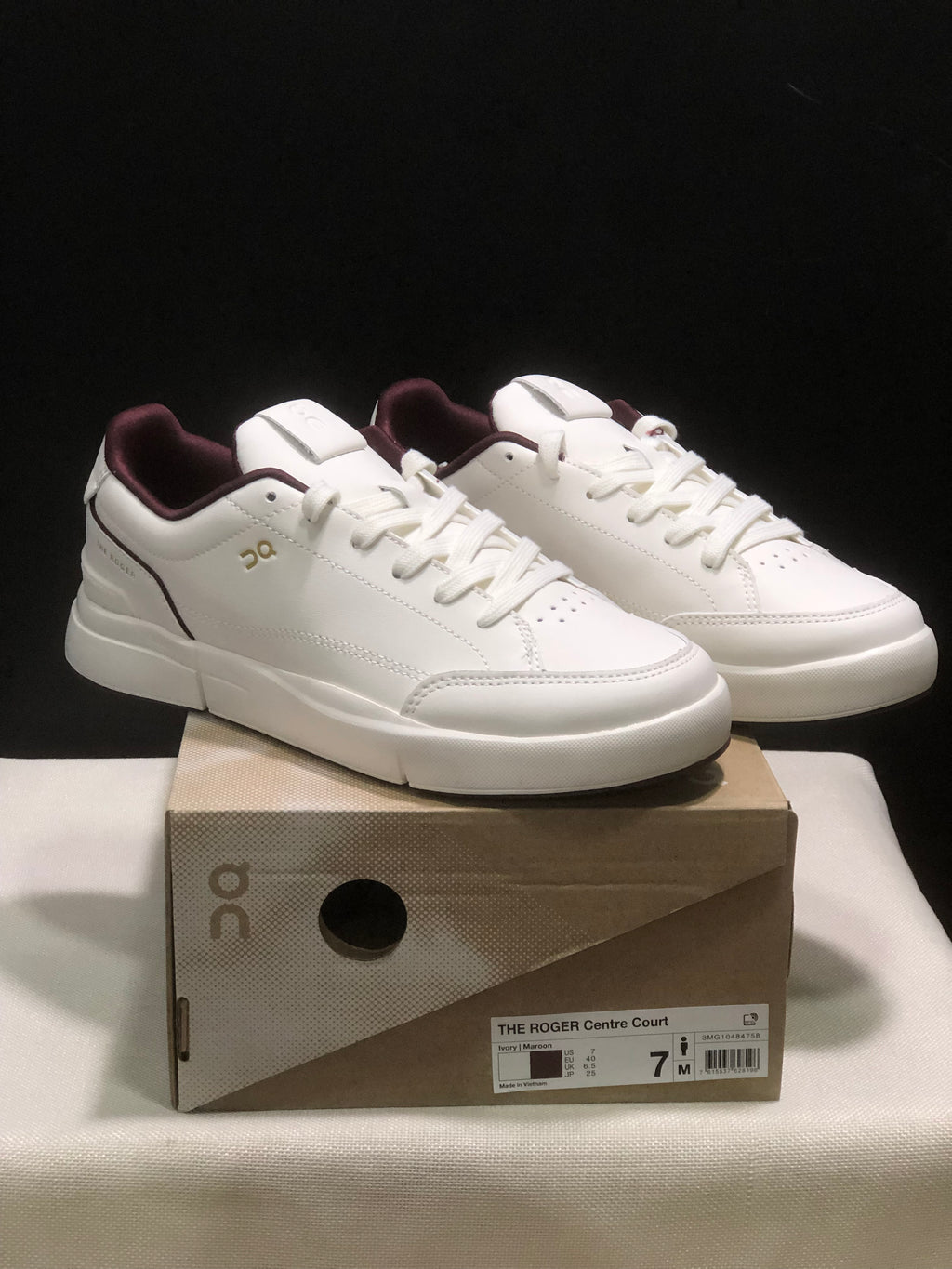 ON - ROGER FEDERER X THE ROGER CENTRE COURT IVORY MAROON
