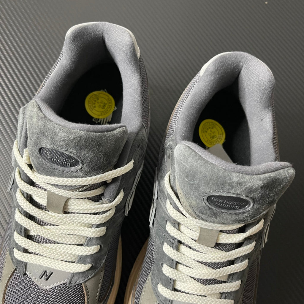 NEW BALANCE 2002R charcoal and grey