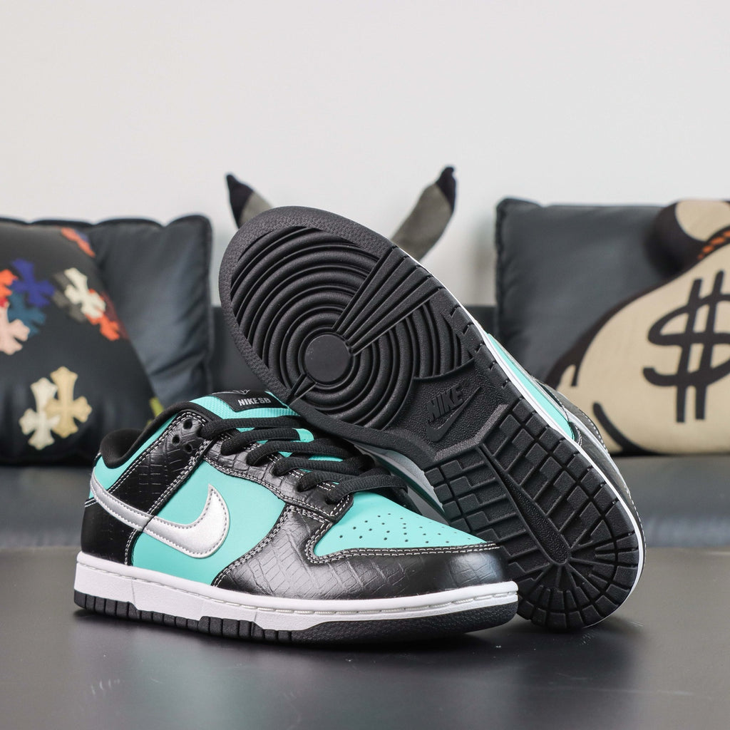Nike SB Dunk Low Pro x Diamond Supply Co. "Tiffany"