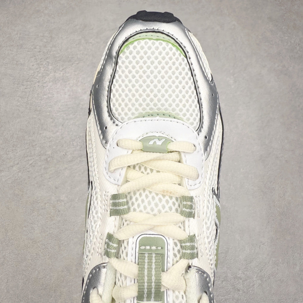 New Balance 204L "Silver Metallic / Sage Green"