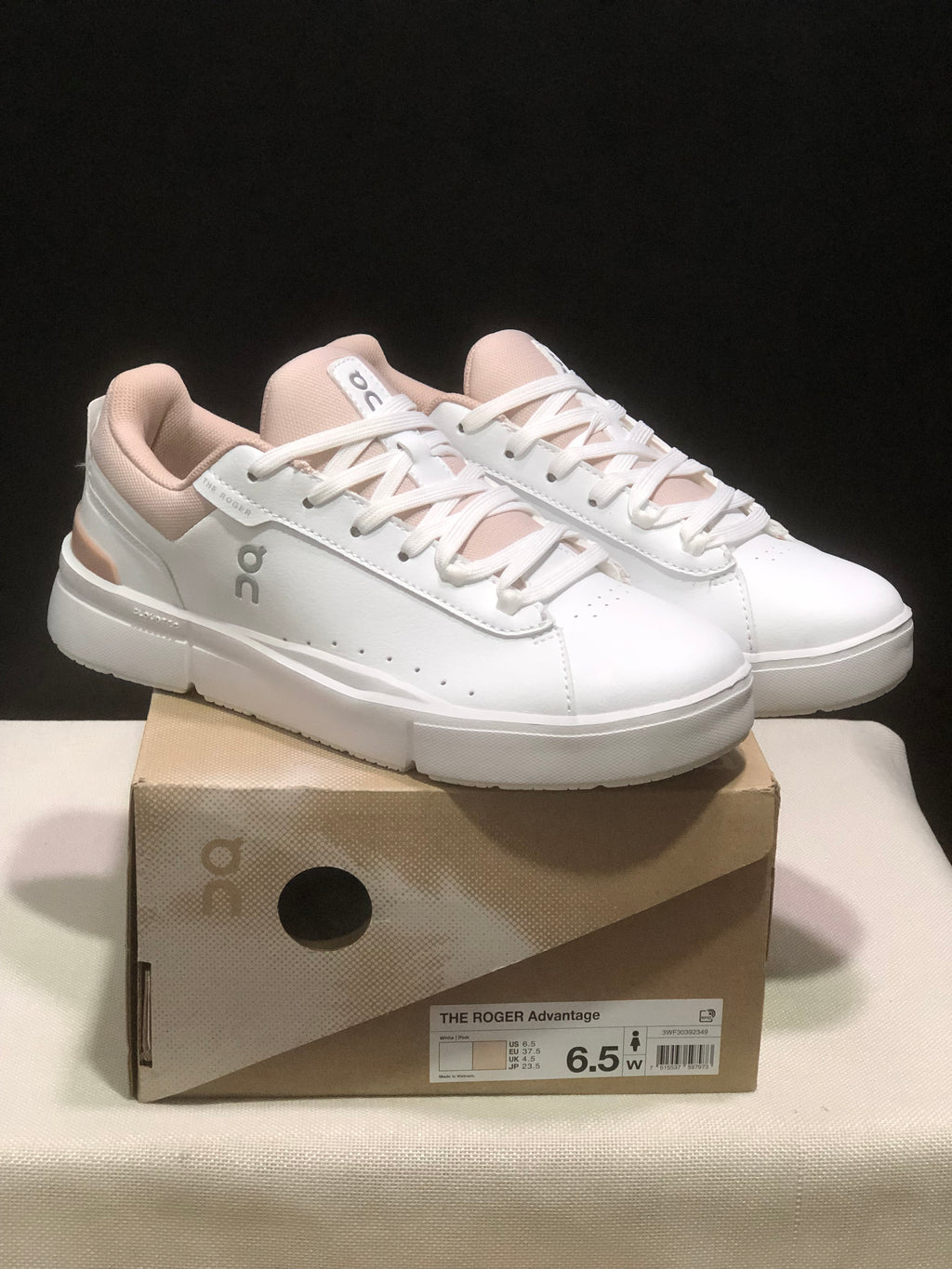 ON - ROGER FEDERER X THE ROGER CENTRE COURT WHITE PINK