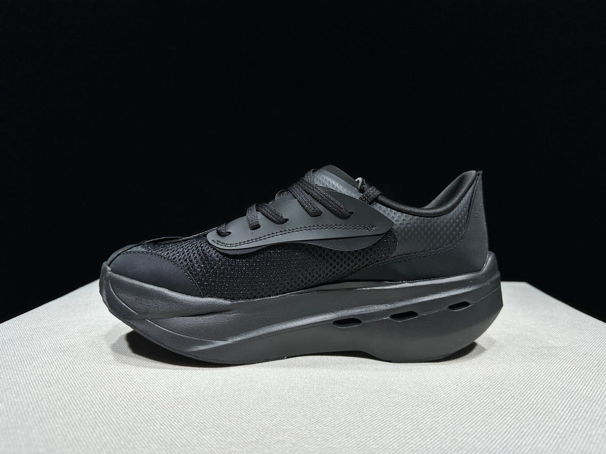 ON - CLOUDBOOM VOLT ALL BLACK