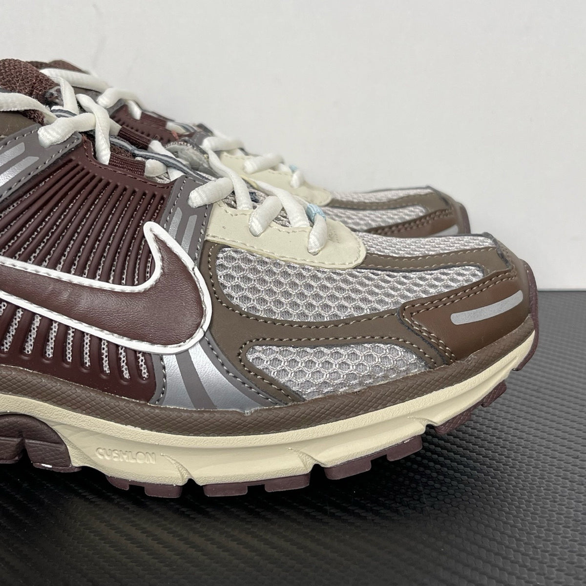 NIKE AIR ZOOM VOMERO 5 "Earth Fossil"